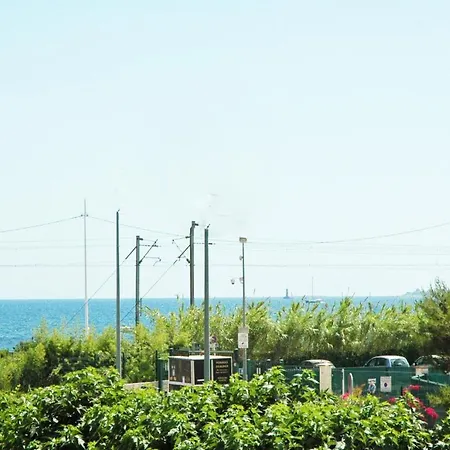 Impeccable Studio Vue Mer Avec Balcon By Weekome