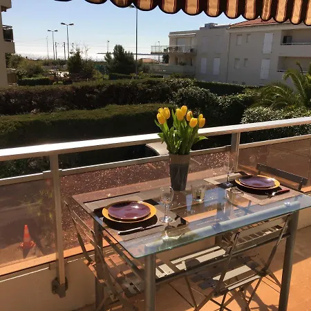 Impeccable Studio Vue Mer Avec Balcon By Weekome *