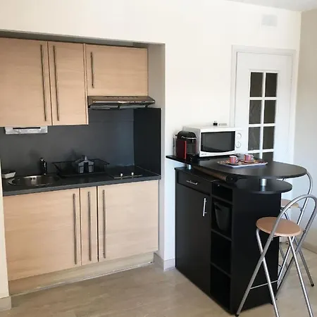 Apartman Impeccable Studio Vue Mer Avec Balcon By Weekome